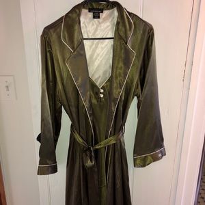 Women’s pajamas with robe